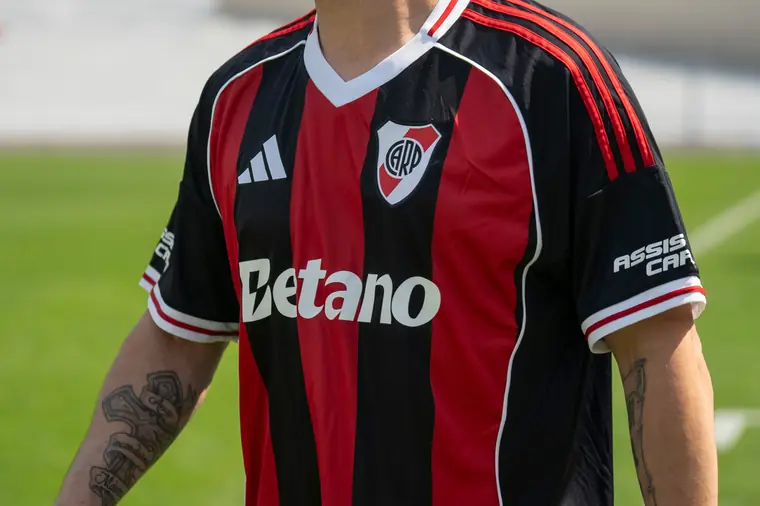 Camiseta de River con Betano